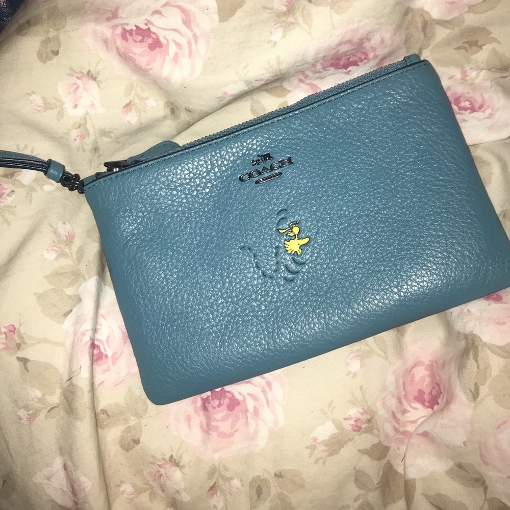 COACH peanuts snoopy Woodstock collection wristlet